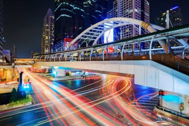 Genel gökyüzü yürüyüş ve trafik Chong Bangkok'un gökyüzü tren istasyonu 