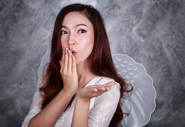 Retrato de bela jovem mulher anjo — Fotografia de Stock