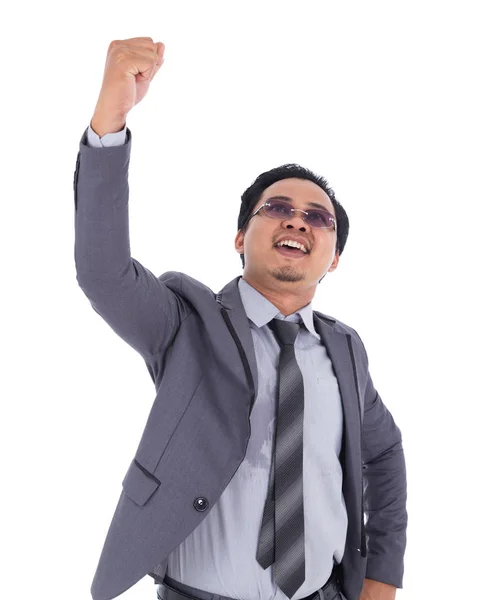 Vítěz firmy muž v obleku s zvedl ruce izolované na bílém b — Stock fotografie