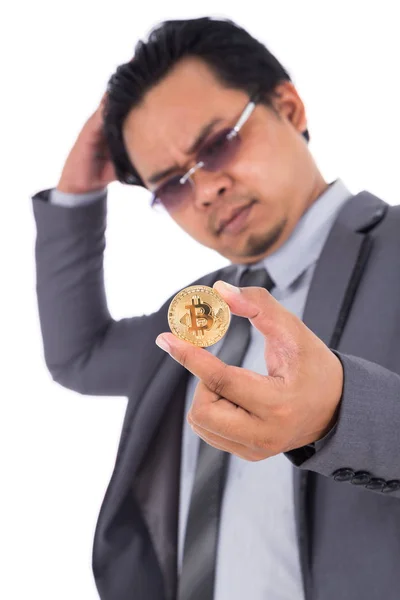 Zakenman verdrietig over bitcoin geïsoleerd op wit — Stockfoto