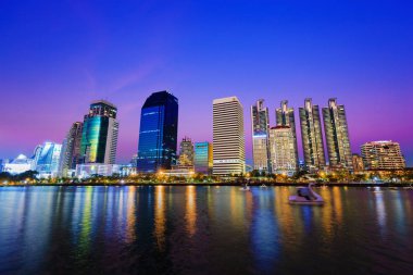 Şehir Manzaralı Benjakitti Park, Bangkok, Tayland