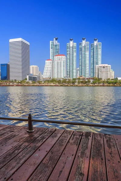 City view at Benjakitti Park, Bangkok, Thailand — Stock Photo, Image