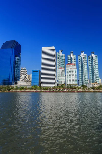 City view at Benjakitti Park, Bangkok, Thailand — Stock Photo, Image