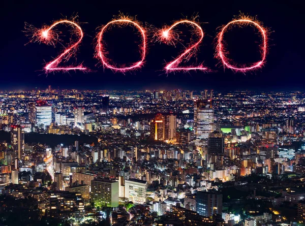 2020 Happy New Year fireworks over Tokyo cityscape at night, Jap — Stok Foto