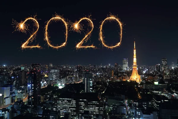 2020 Feliz Año Nuevo fuegos artificiales sobre Tokio paisaje urbano por la noche, Japonés —  Fotos de Stock