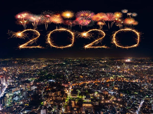 2020 สุขสันต์วันปีใหม่บนภูมิทัศน์เมืองโยโกฮาม่าตอนกลางคืน , — ภาพถ่ายสต็อก
