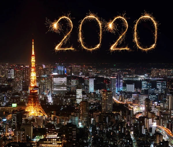 2020 Happy New Year fireworks over Tokyo cityscape at night, Jap — Stok Foto