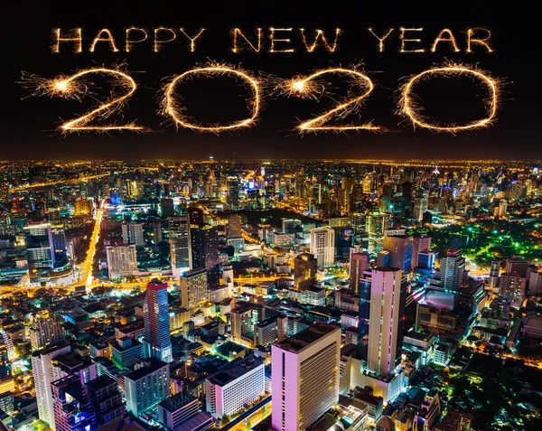 2020年快乐新年烟火在曼谷城景的夜晚，T — 图库照片