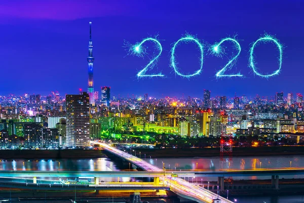 2020 Happy New Year fireworks over Tokyo cityscape at night, Jap — Stok Foto
