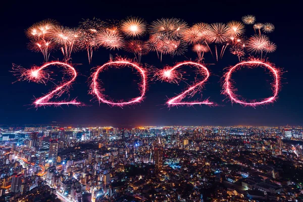 2020 Happy New Year feux d'artifice sur Tokyo paysage urbain la nuit, Jap — Photo