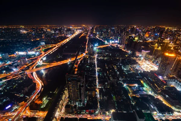 Bangkok Stadt Innenstadt und Schnellstraße Straßenverkehr in der Nacht von th — Stockfoto