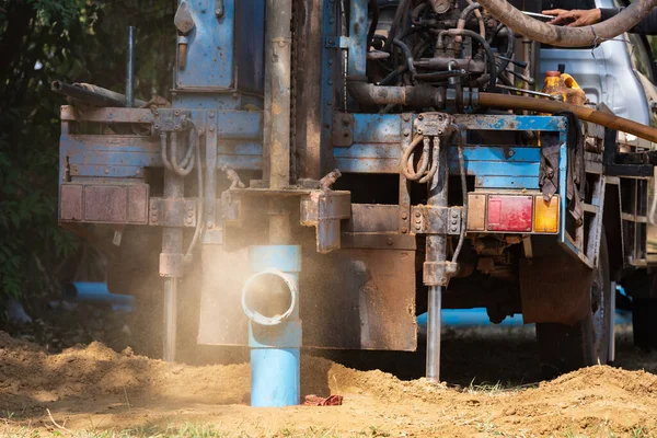 Ground drilling water machine on old truck drilling in the groun — Stock Photo, Image