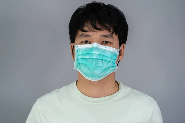 Giovane Uomo Con Maschera Chirurgica Maschera Medica Protezione Dal Virus — Foto Stock