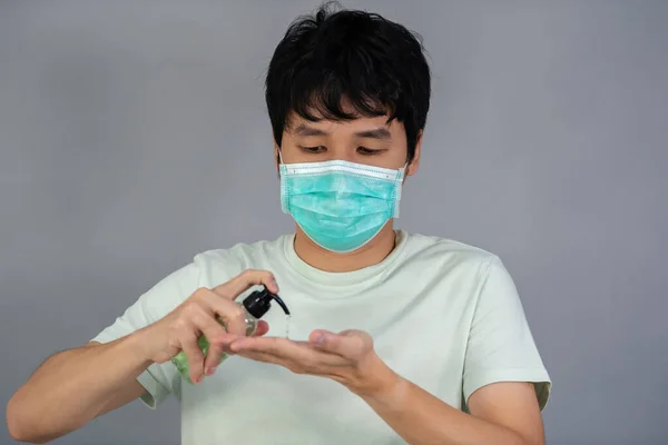 Man Medical Mask Surgical Mask Using Alcohol Gel Coronavirus Protection — Stock Photo, Image