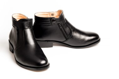 Siyah rugan erkek ayakkabıları izole beyaz arka plan üzerinde