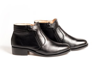 Siyah rugan erkek ayakkabıları izole beyaz arka plan üzerinde