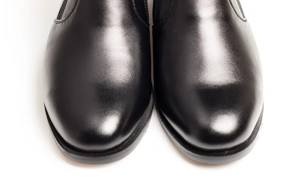 Negro charol zapatos de los hombres aislados sobre fondo blanco — Foto de Stock