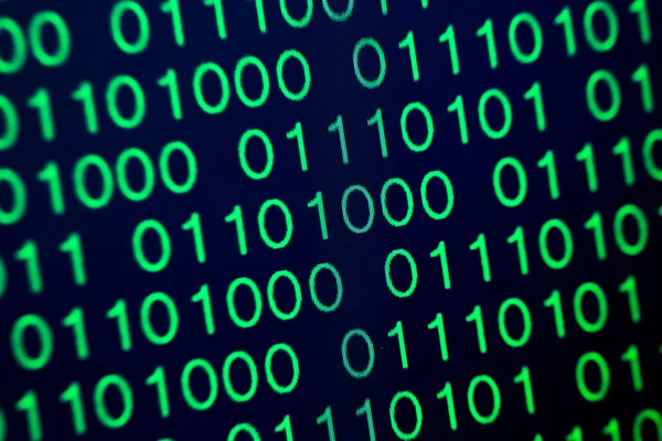 İkili kod yeşil mavi dijital renk siyah arka plan üzerine 
