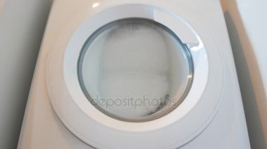 Çamaşır makinesi Çamaşırhane ön görünüm giyim rengi gibi yıkar