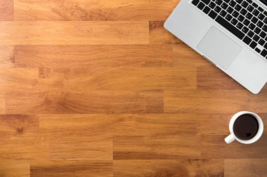 Ahşap ofis masa üstü görünümü