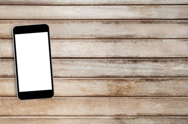 Boş ekranlı akıllı telefon ahşap masanın üstünde. Kopyalama alanı olan üst görünüm, düz yatay.