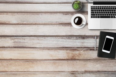 Ahşap ofis masa üstü görünümü