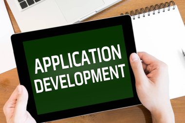 Bir adam ekranda üzerinde 