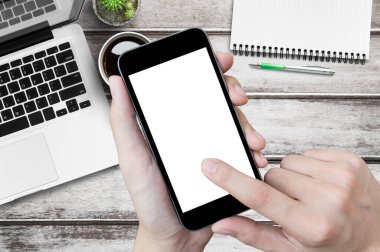 Akıllı telefon kullanan adam..