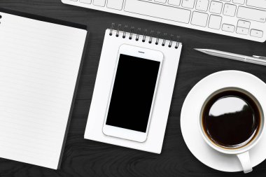 Ahşap ofis masa üstü görünümü