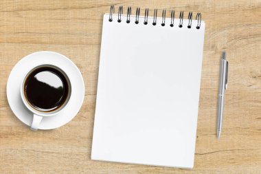 Masadaki boş defter. Kopyalama alanı olan üst görünüm, düz yatay.