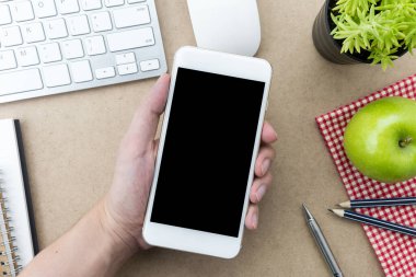 Boş ekranı olan akıllı telefon