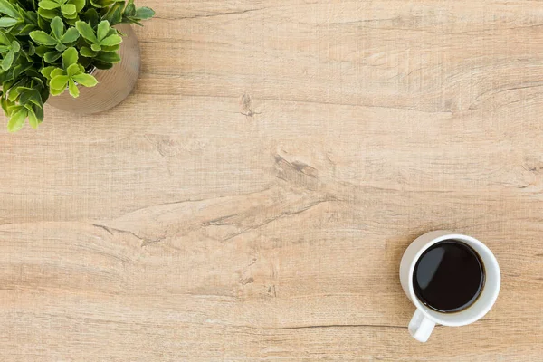 Mesa Madera Mínima Con Café Una Pequeña Planta Vista Superior — Foto de Stock