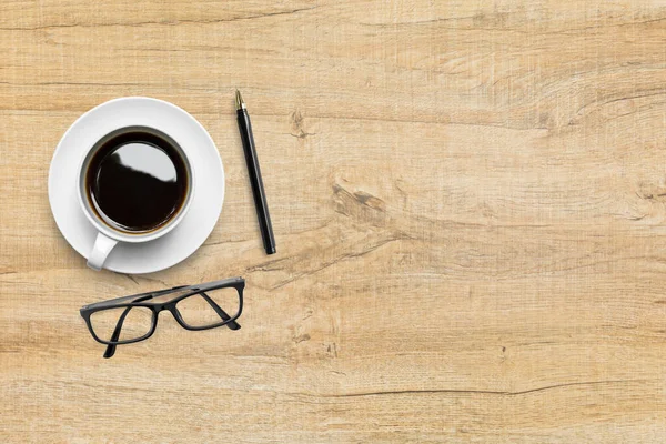 Gafas Café Taza Pluma Sobre Fondo Madera —  Fotos de Stock