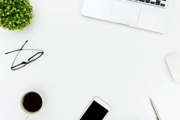 Mesa Escritório Branco Com Suprimentos Vista Superior — Fotografia de Stock