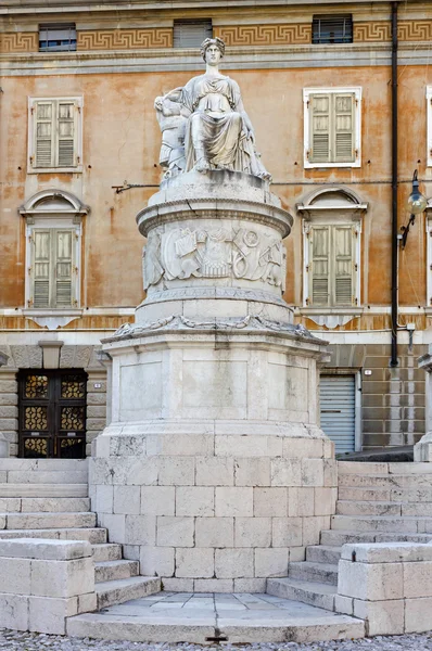 Statue des Friedens in Udine — Stockfoto
