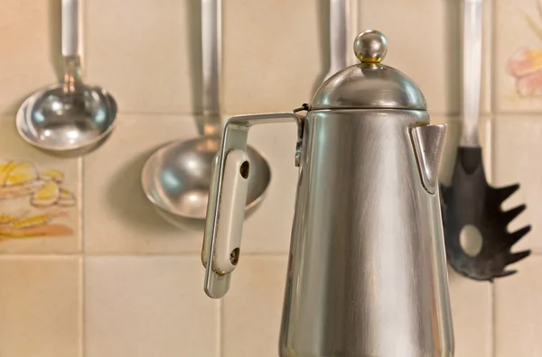 Cafetière italienne sur la cuisinière — Photo