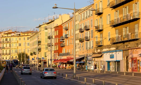 Coucher de soleil dans le centre-ville Nice — Photo