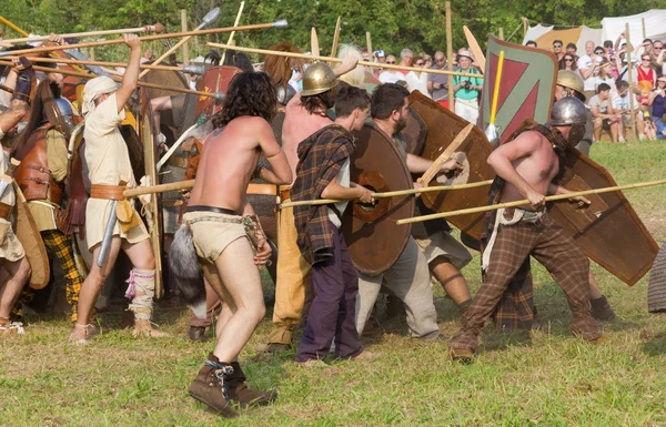 Batalla entre los antiguos romanos y los celtas carnicos — Foto de Stock