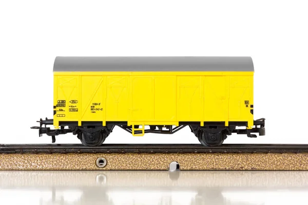 Model trein Boxcar op de Rails — Stockfoto