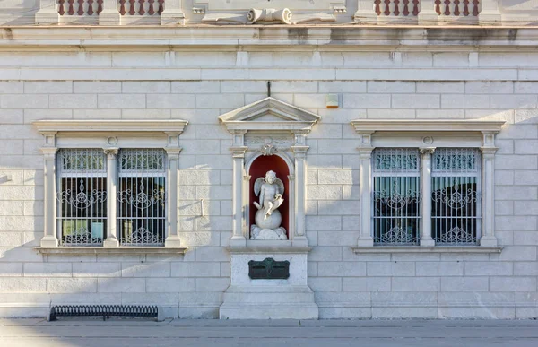 Palmanova ana kare neoklasik binada — Stok fotoğraf