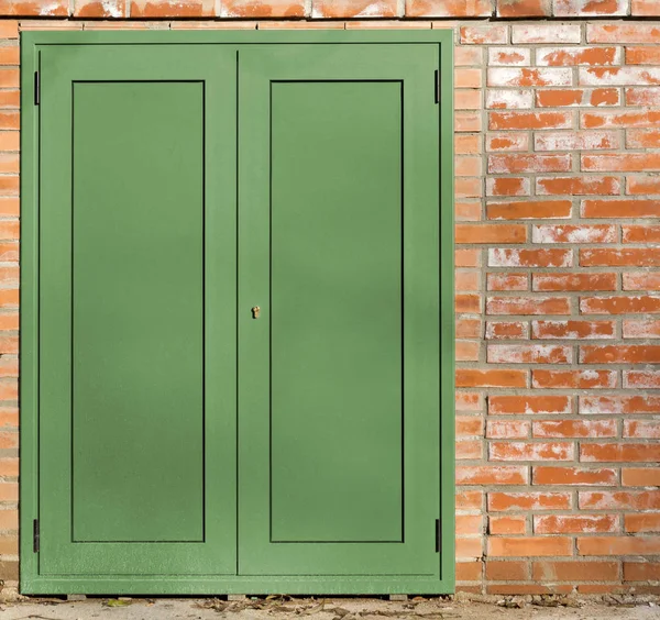 Green Metal Door on a Brick Wall — Stock Photo, Image
