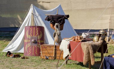 Tarihsel bir Reenactment Roma kampında çadırda