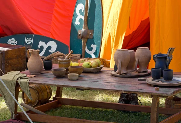 Mesa dentro de uma tenda gálica antiga — Fotografia de Stock