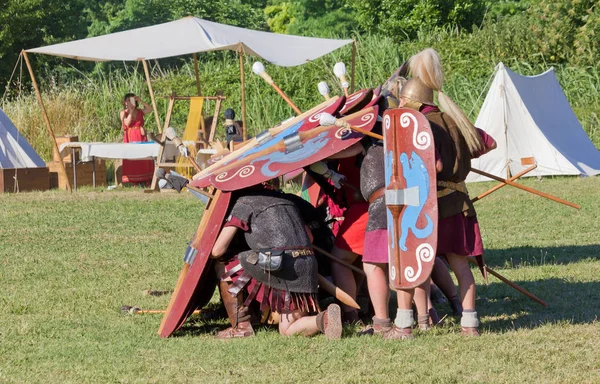 Antica formazione legionaria romana Testudo — Foto Stock