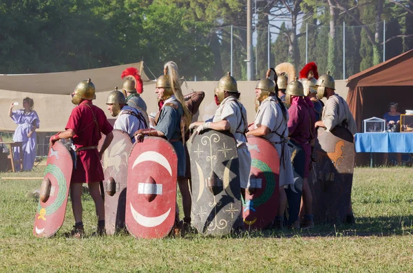 Antiguos soldados legionarios romanos — Foto de Stock