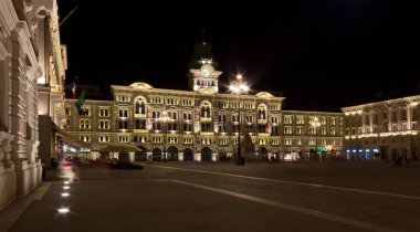 Trieste gece görünümü Piazza UNITA Bisiklet Turu