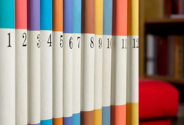 Nummerierte Bücher hintereinander — Stockfoto