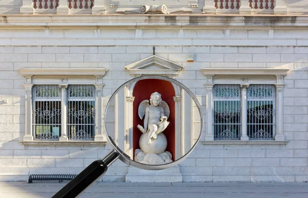 Neoklassieke gebouw in het belangrijkste plein van Palmanova onder de Ma — Stockfoto