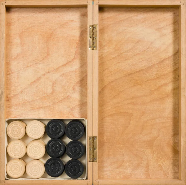 Overturned madeira Checkerboard e suas peças — Fotografia de Stock