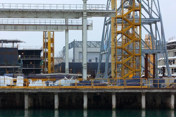 Close-up on the Structures of a Shipyard — Stock Photo, Image